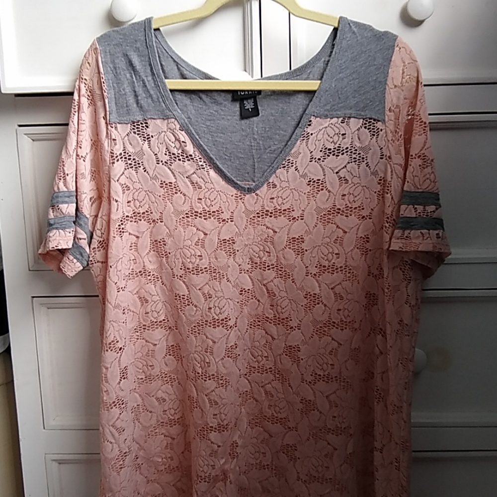 Torrid// Lace T-Shirt// Sz 14/16